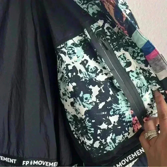 FP Movement Women's Bunny Slope Printed Puffer Jacket‎ Size M NWOT - Picture 10 of 16